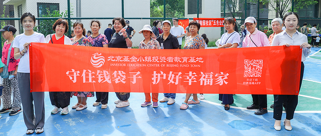 外合影.png