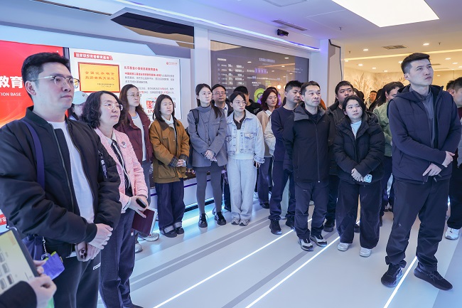 H42A8983.JPG H42A8983.JPG